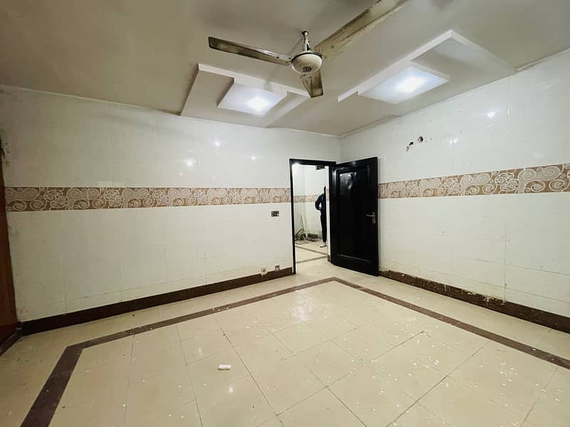 5 Marla Ground Floor For Rent Near emporium Johar Town 3