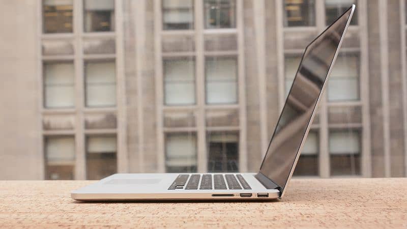 Apple MacBook Pro (15-inch, 2015) 1