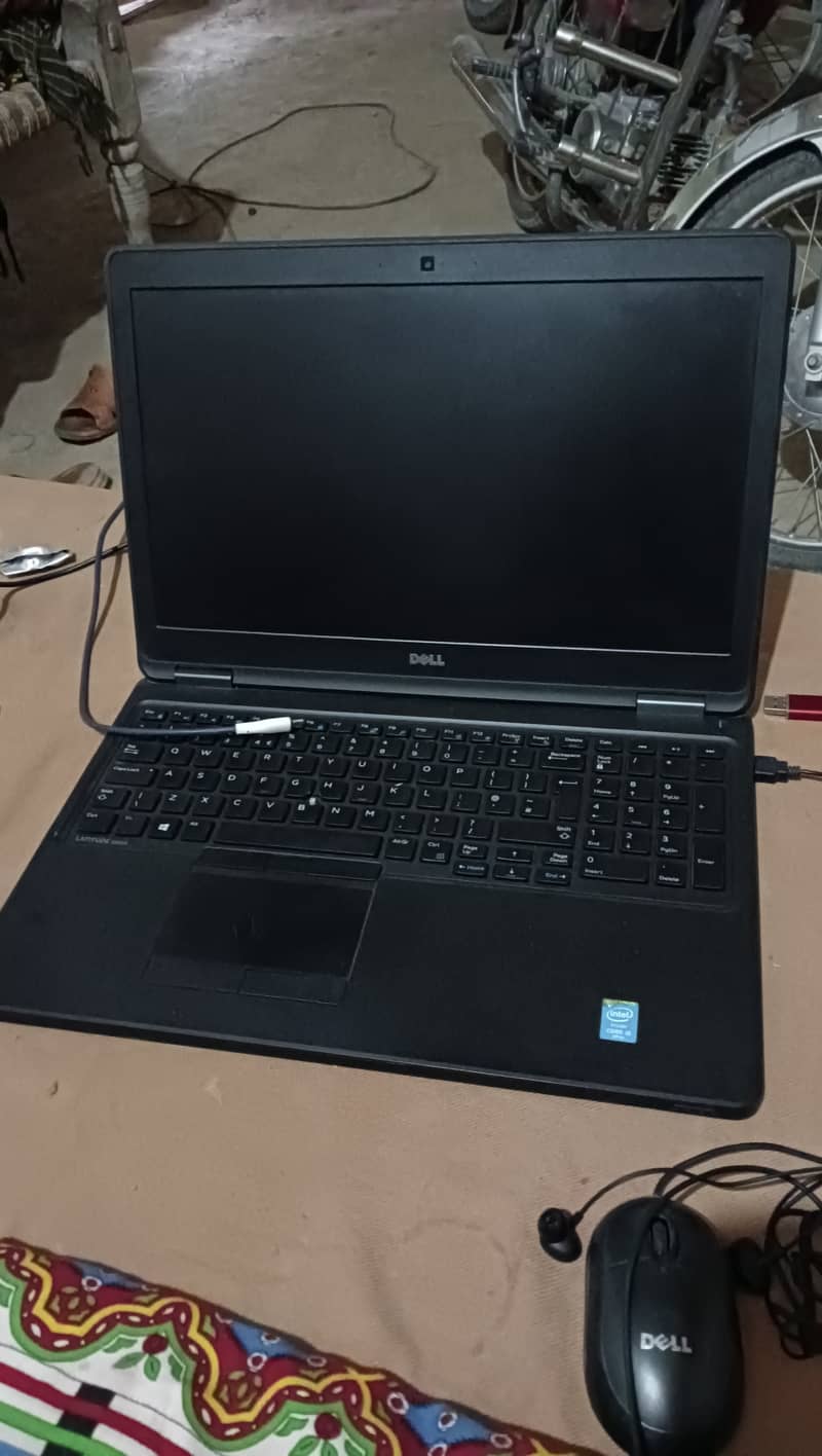 Dell core i5 8 256 1