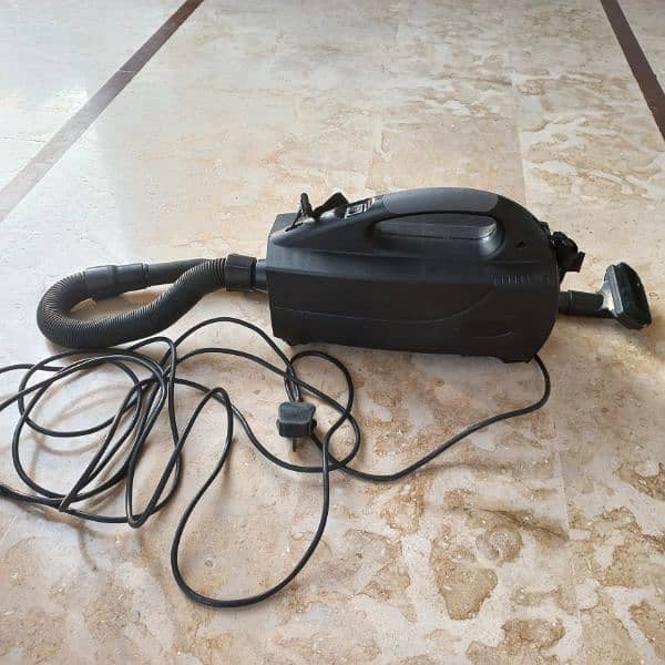 VACUUM CLEANER 1