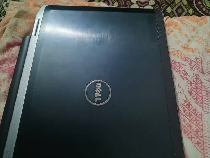 dell latitude 4 gb ram 320 gb hard disk and dvd 0