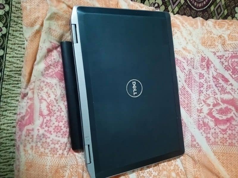 dell latitude 4 gb ram 320 gb hard disk and dvd 1