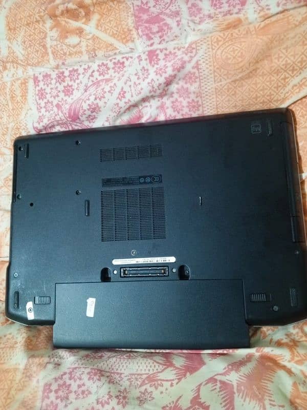 dell latitude 4 gb ram 320 gb hard disk and dvd 3