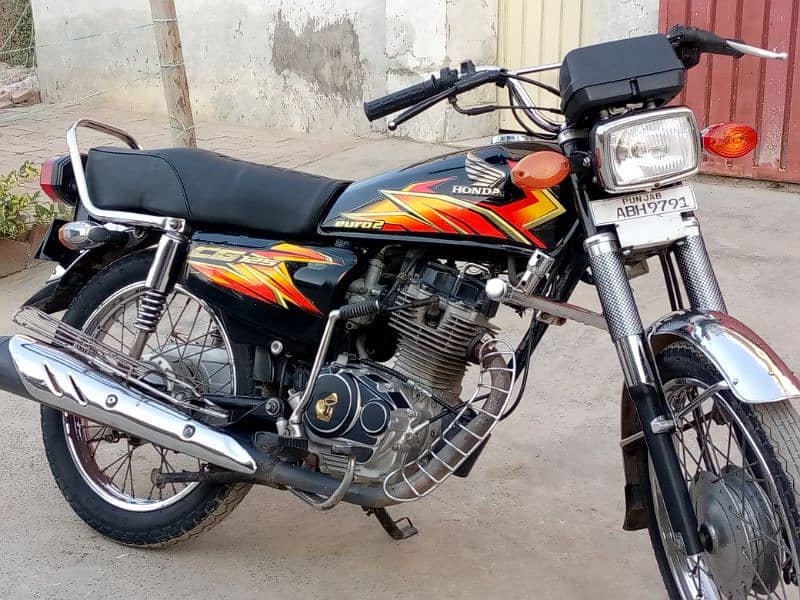 Honda CG 125 20 model for sale condition 10by8.5 4