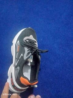 Sports shoes for sale for men,, size 7/40