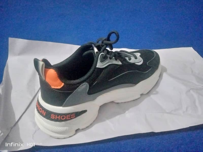 Sports shoes for sale for men,, size 7/40 1