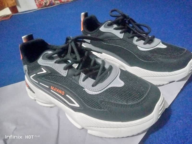 Sports shoes for sale for men,, size 7/40 7