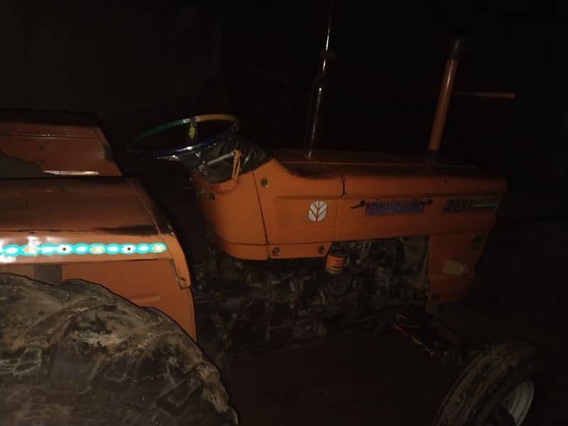 New Holland Tractor 480 Model 2008 5