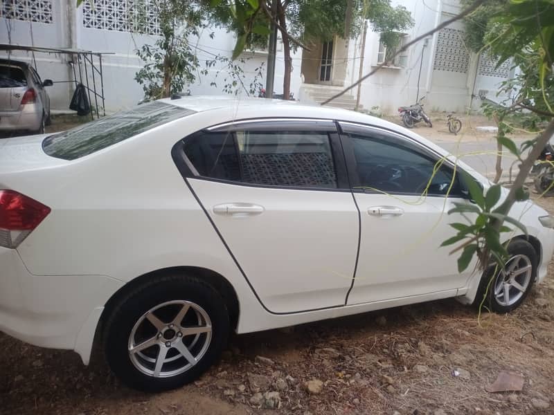 Urgent sale Honda City auto 2011 3