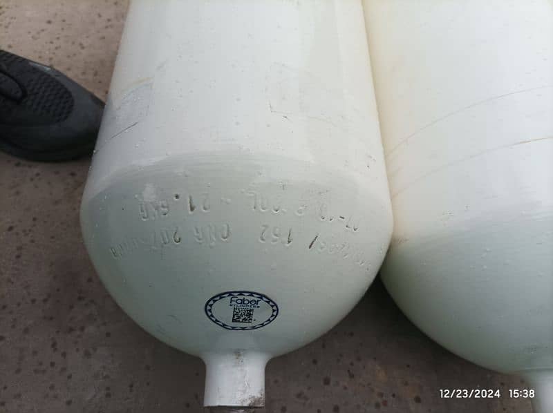 CNG Cylinders and kit genuine 6