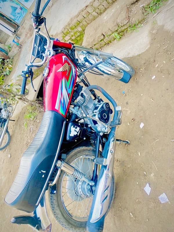 honda 125   23/24 modle he all punjab numbr rijister he 1