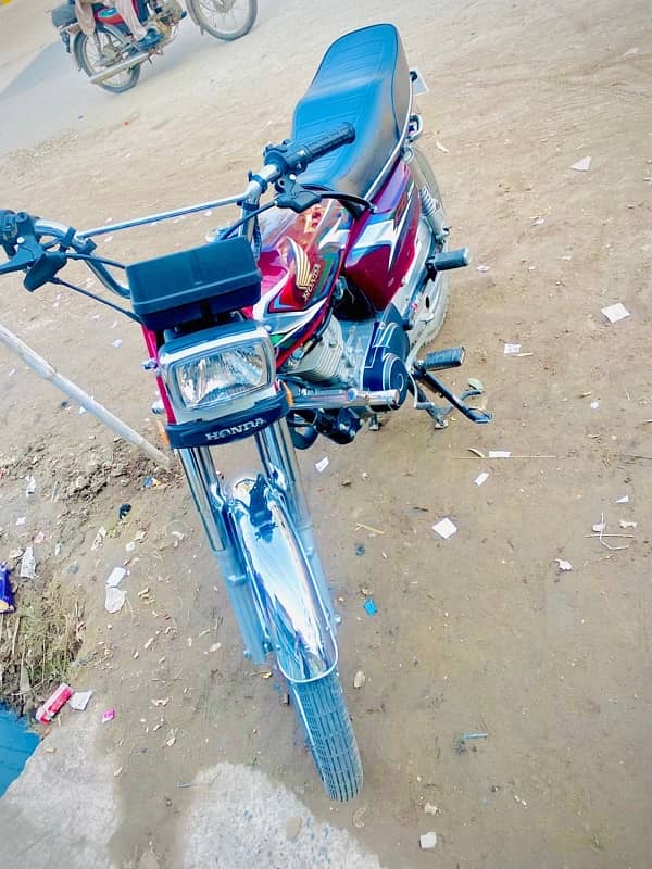 honda 125   23/24 modle he all punjab numbr rijister he 2