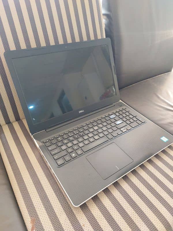 Dell Inspiron 3580 i5-8265U 0