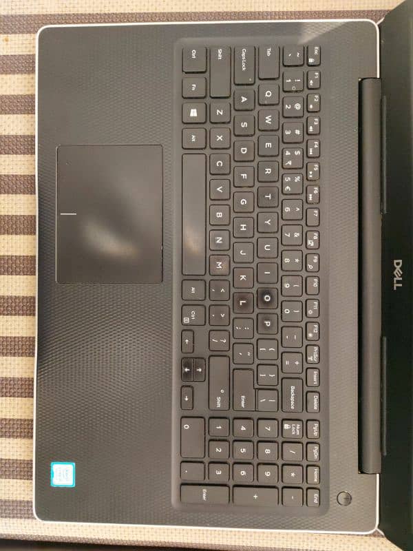 Dell Inspiron 3580 i5-8265U 4