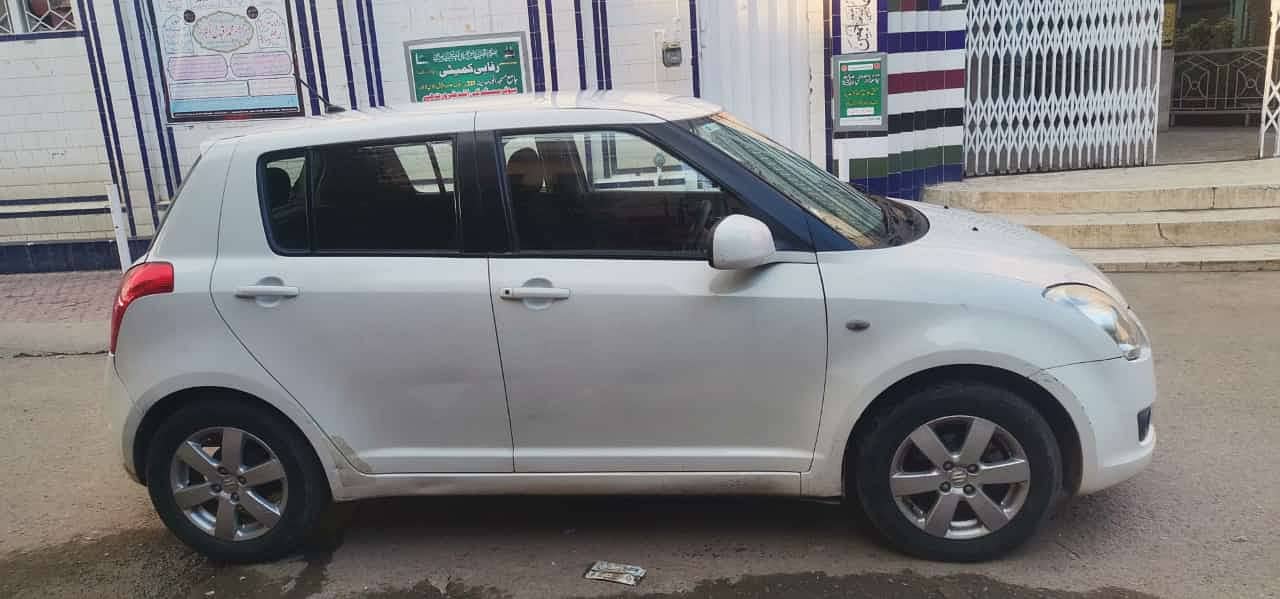 Suzuki Swift DLX 2017 3