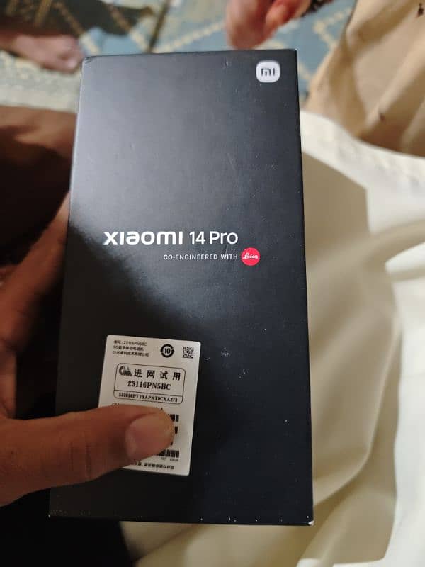 new Xiaomi 14 pro 12/256 5