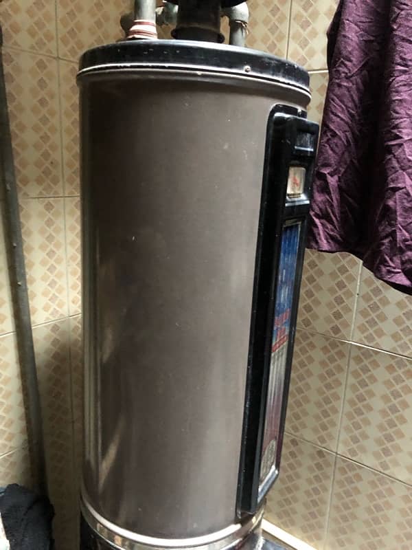 Gas geyser good condition 1