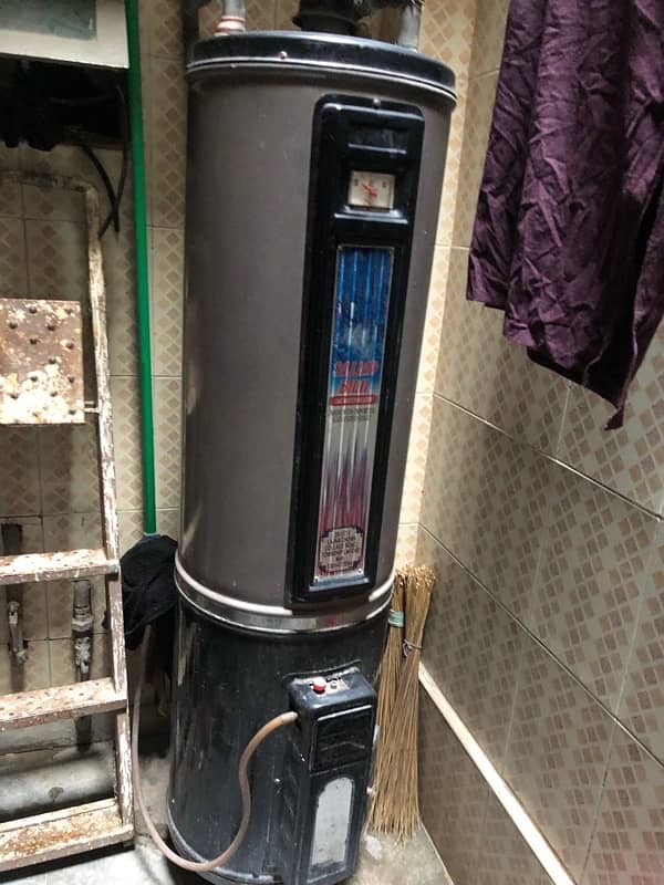 Gas geyser good condition 2