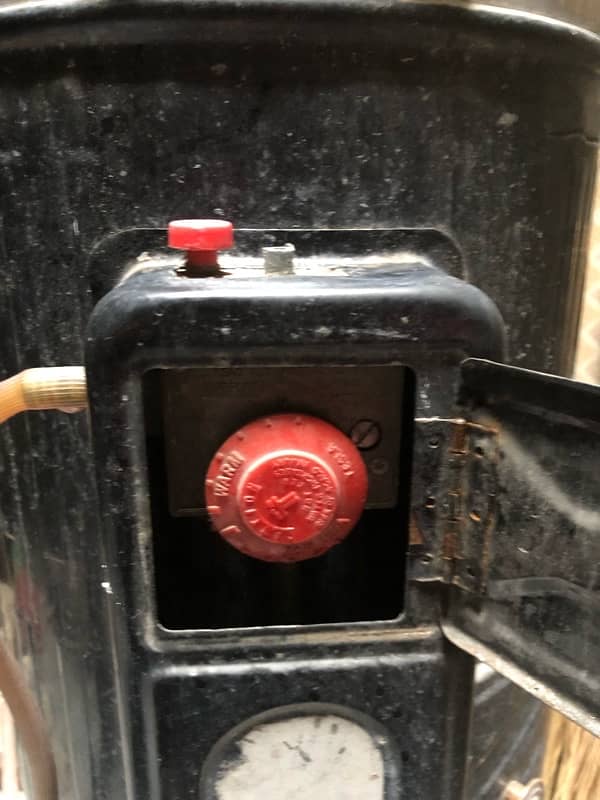 Gas geyser good condition 4