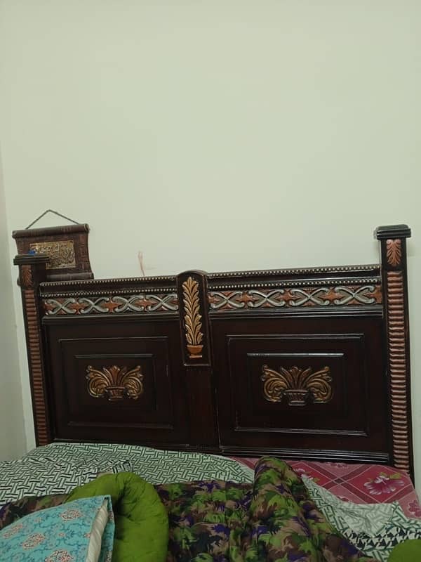 King size bed for sale in pure wood 0