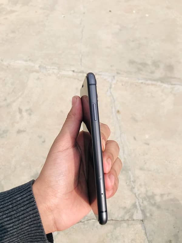 iPhone 11 water peak condition 10 by 10 64 gb 2