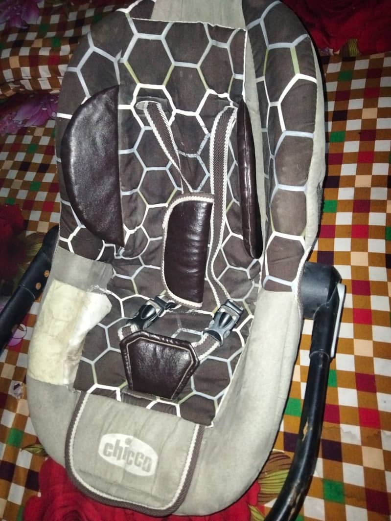 Baby carry cot (seater) 0