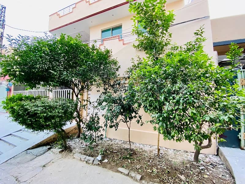 House For Grabs In 10 Marla Marghzar Officers Colony 4