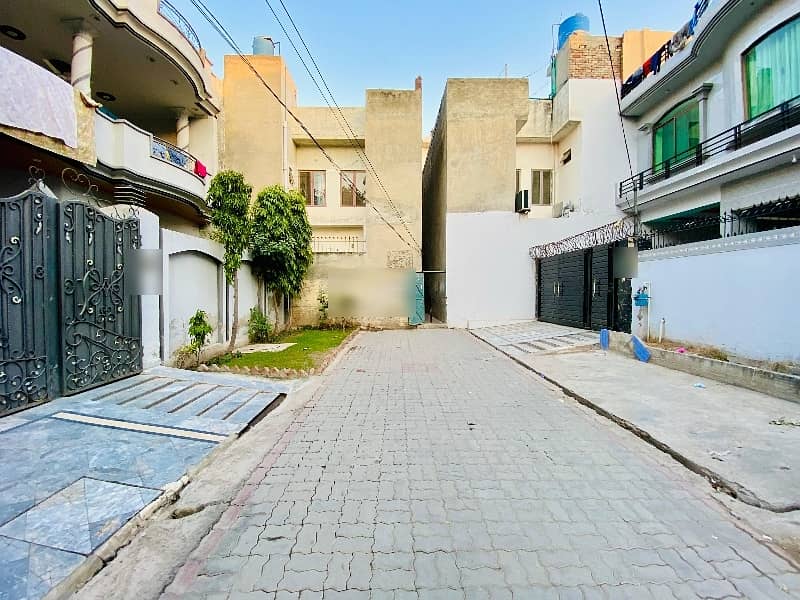 Tripple Storey 10 Marla House Available In Marghzar Officers Colony For sale 7