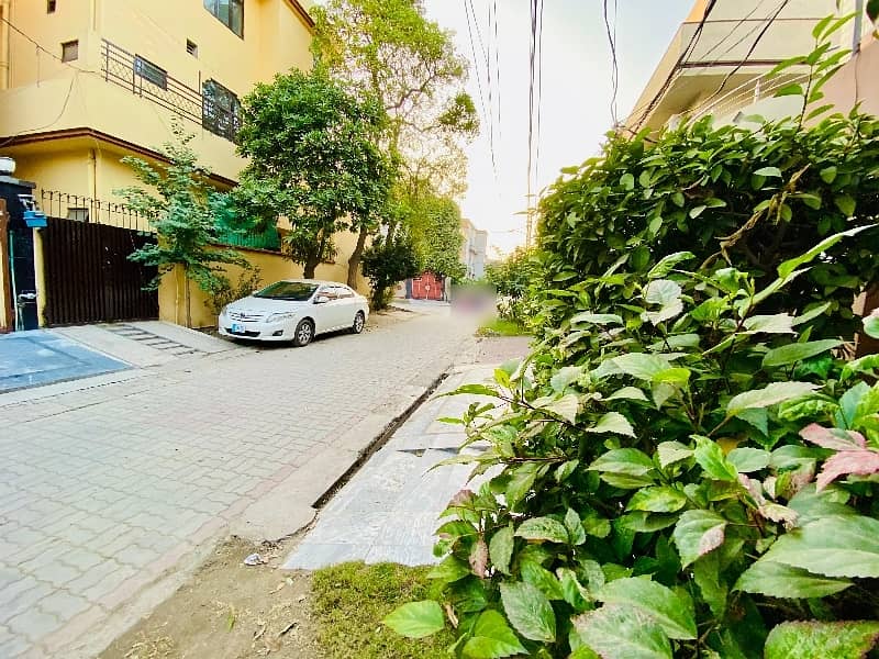 Tripple Storey 10 Marla House Available In Marghzar Officers Colony For sale 8