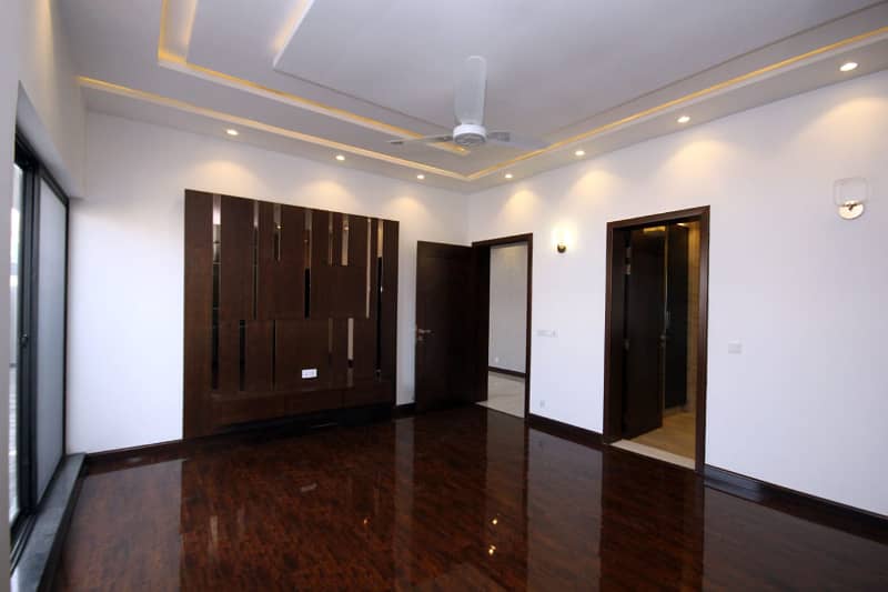 Separate Entrance-1 Kanal Adorable Upper Portion On Top Location For Rent in DHA Phase 5 Lahore 0