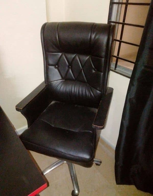 Office furniture for sale good condtion 1