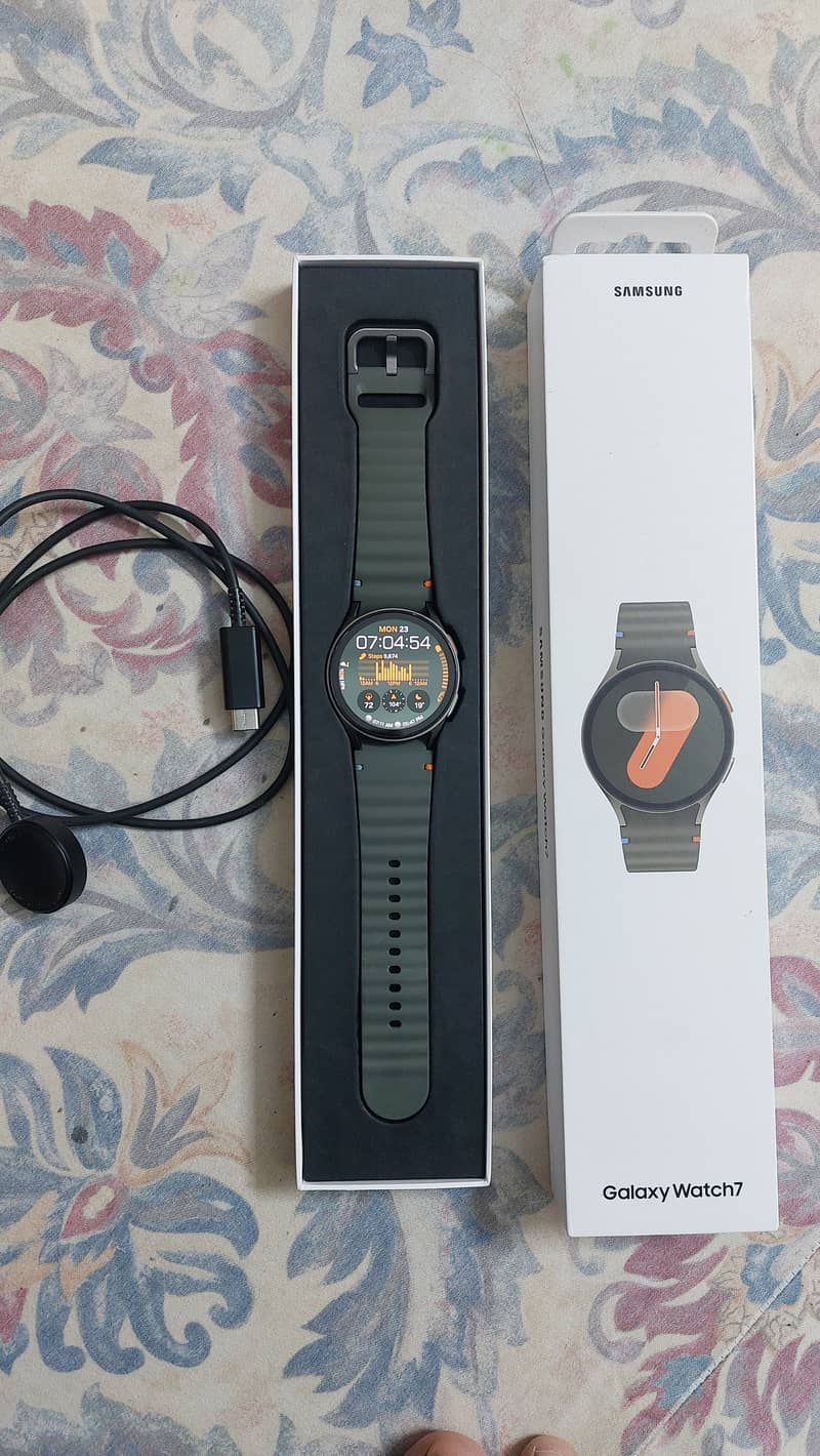 Galaxy watch 7 40mm merely 2 month used 1