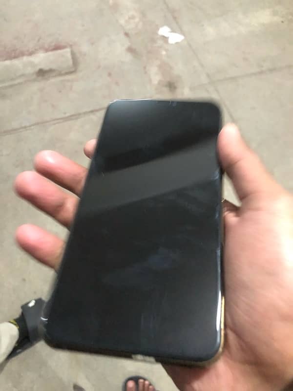 iPhone xs max 64gb pta 1