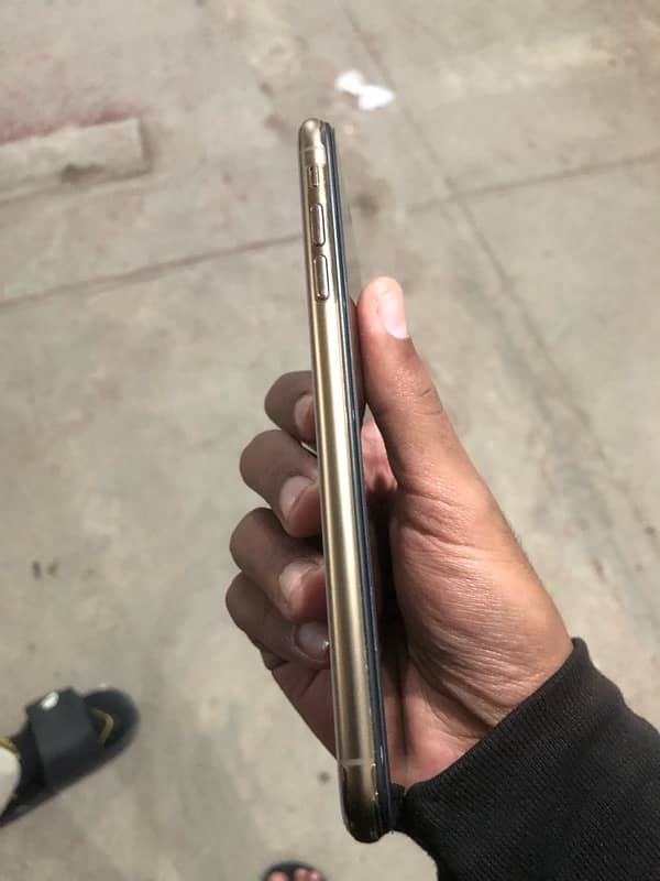 iPhone xs max 64gb pta 2