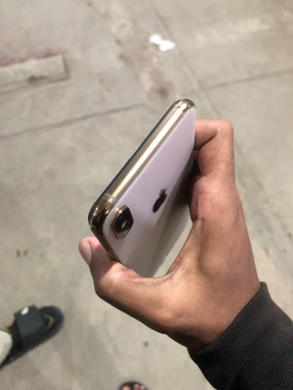 iPhone xs max 64gb pta 4