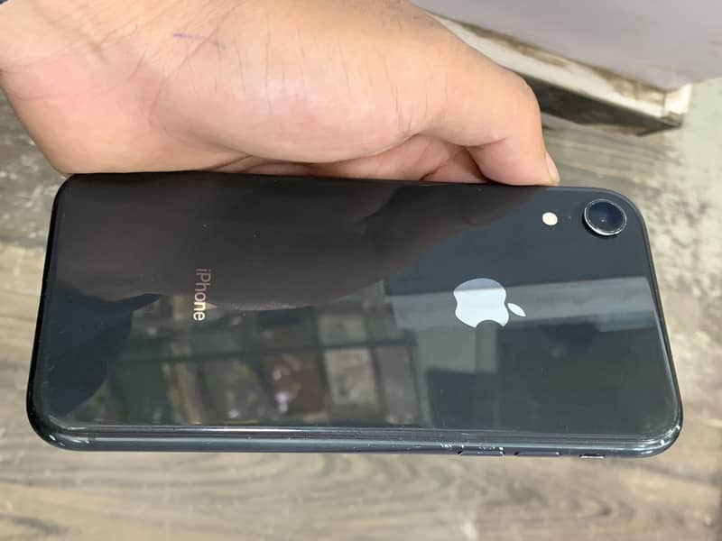 IPhone Xr (Esim working) 2