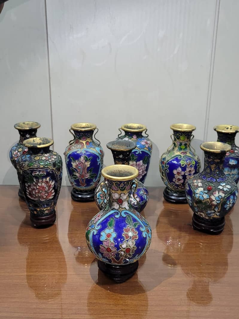 ANTQ WORLD PRESENT UNIQUE COLECTON OF CHINA JAPAN VASES A ONE CONDATN 13