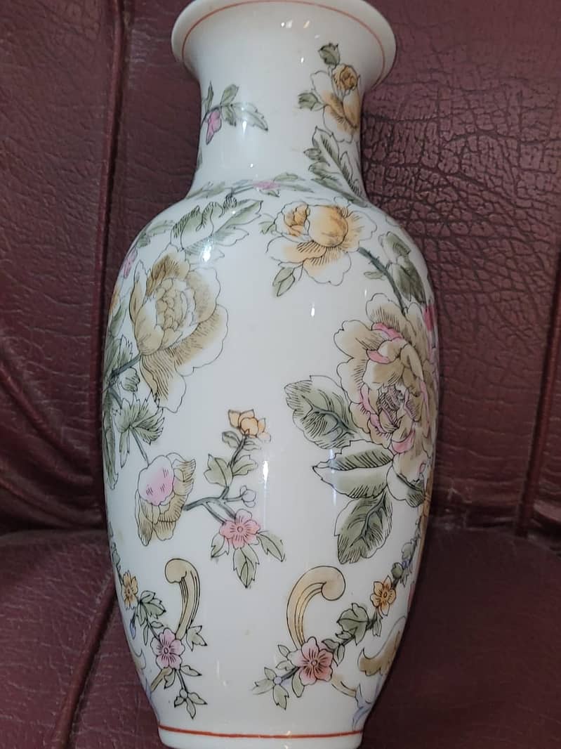 ANTQ WORLD PRESENT UNIQUE COLECTON OF CHINA JAPAN VASES A ONE CONDATN 18