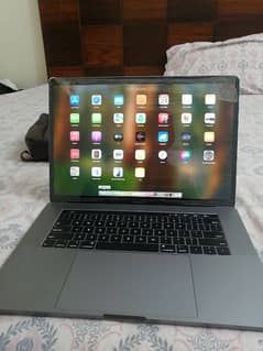 Macbook pro 2018 core i9 32gb/512gb