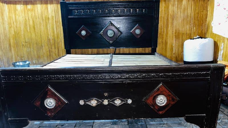 Queen Size Bed in Fine Condition 6