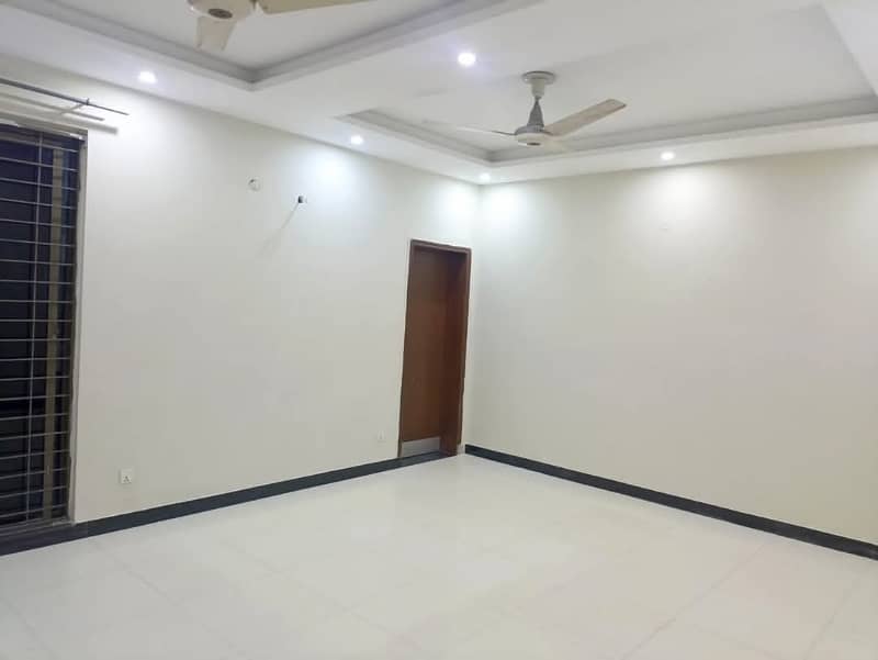 LUXURIOUS KANAL UPPER PORTION FOR RENT IN JOHAR TOWN LAHORE 0