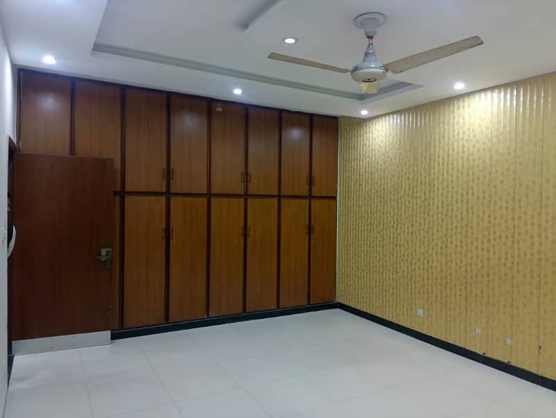 LUXURIOUS KANAL UPPER PORTION FOR RENT IN JOHAR TOWN LAHORE 3