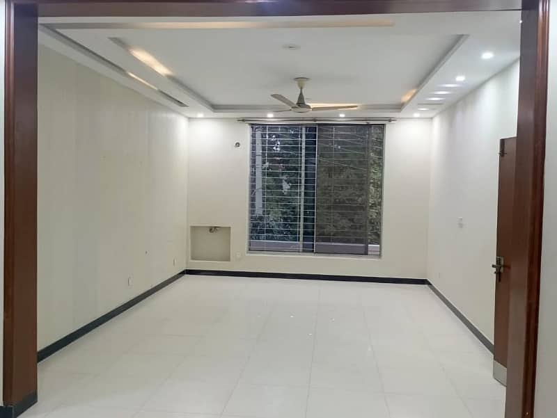 LUXURIOUS KANAL UPPER PORTION FOR RENT IN JOHAR TOWN LAHORE 4