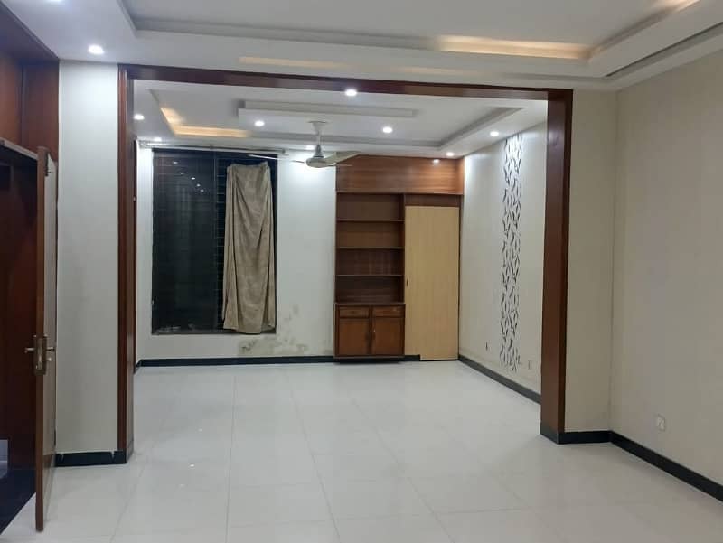 LUXURIOUS KANAL UPPER PORTION FOR RENT IN JOHAR TOWN LAHORE 11