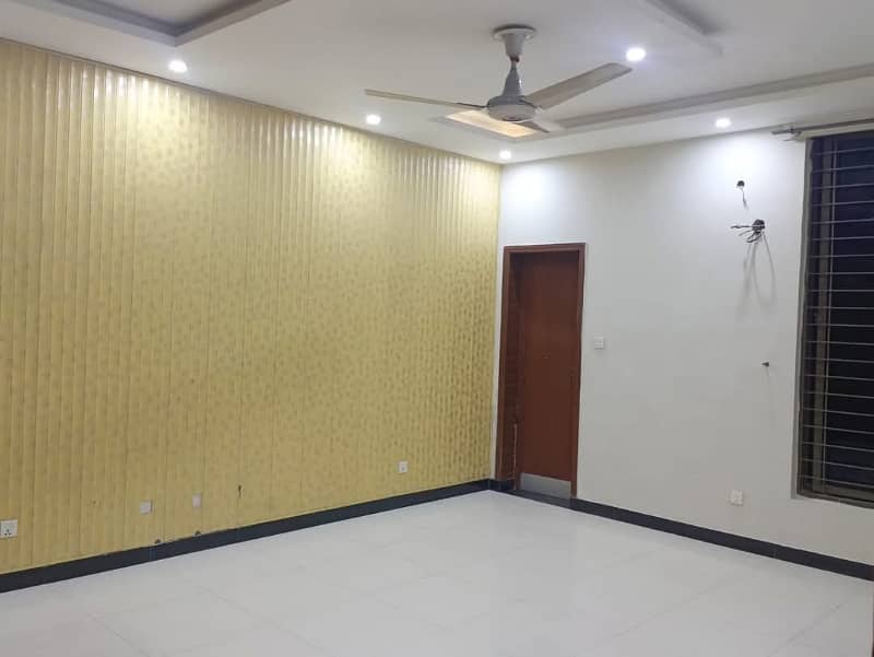 LUXURIOUS KANAL UPPER PORTION FOR RENT IN JOHAR TOWN LAHORE 12