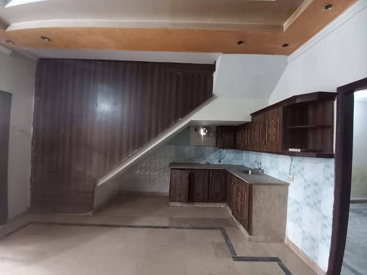 05 MARLA LOWER PORTION FOR RENT IN JOHAR TOWN LAHORE 4