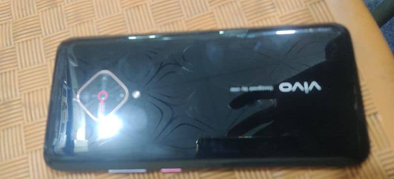 vivo s1pro 8/128 with box and charger 3