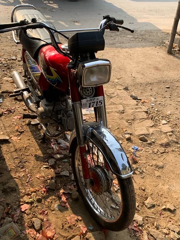 Honda 70 10/10 condition for argeng need money 4