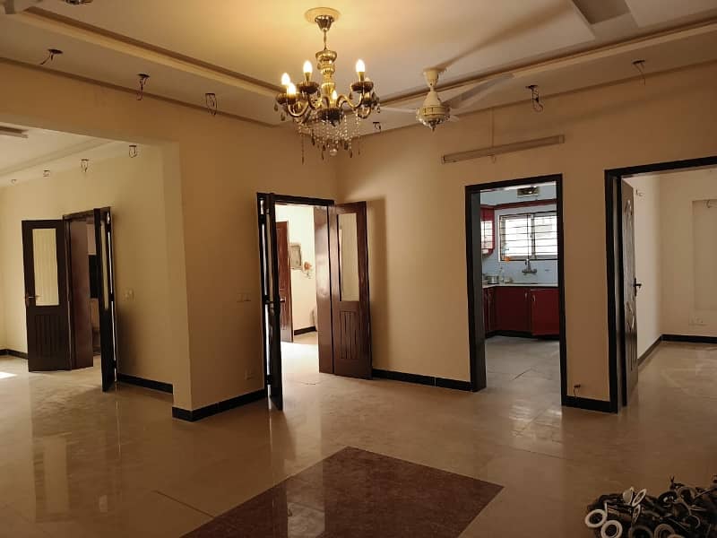 A Centrally Located Lower Portion Is Available For rent In Lahore 0