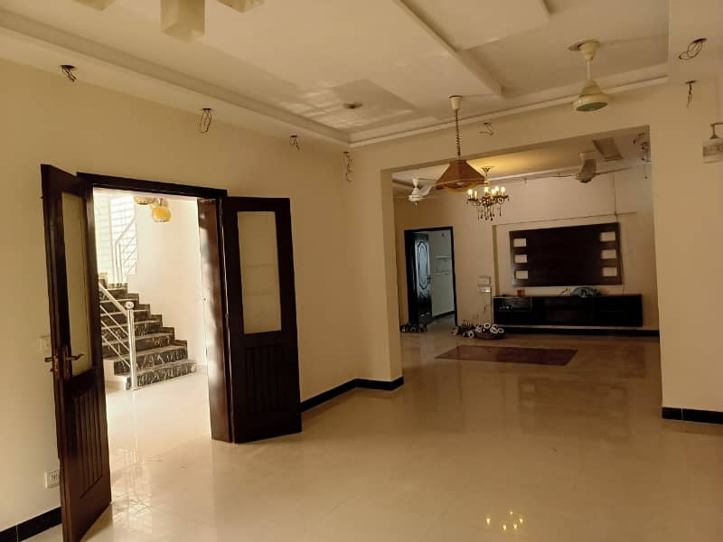 A Centrally Located Lower Portion Is Available For rent In Lahore 6